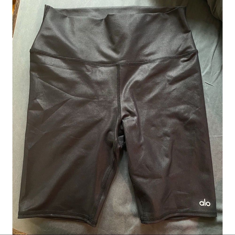 ALO Yoga High Waisted Bike Shorts L glossy shiny